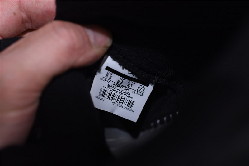 Air Jordan 11 “Cap and Gown” black  378037-005