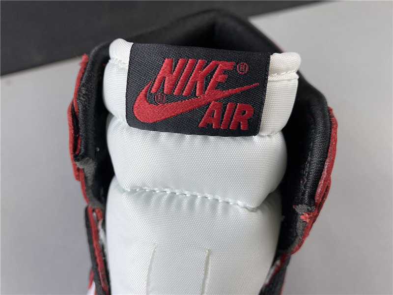Air Jordan 1 High OG “Bloodline 2.0” 555088-129