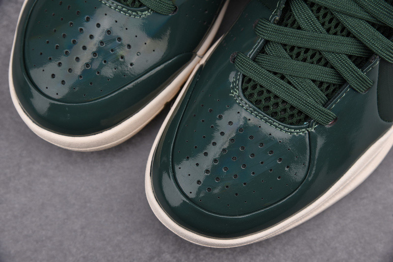 Undefeated x Nike Kobe 4 Protro “Bucks” CQ3869-301