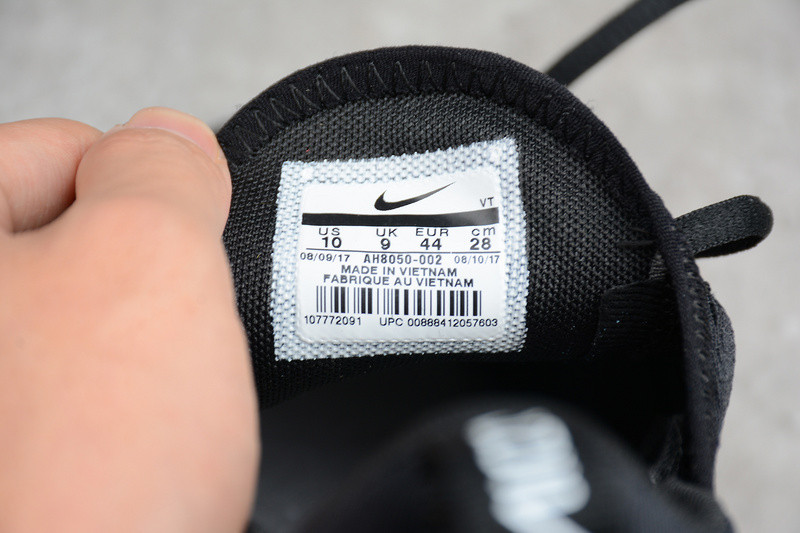 Nike Air Max 270 in black/white AH8050-002