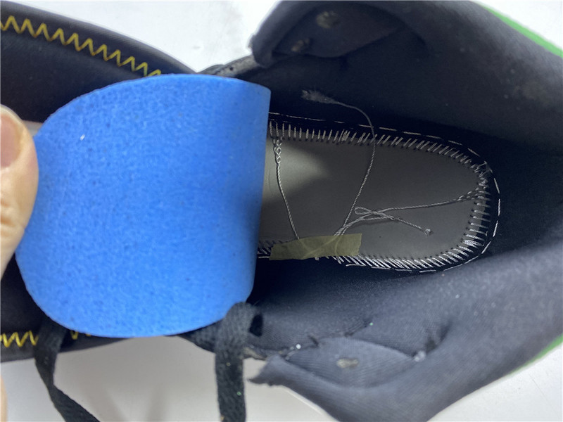 Air Jordan 1 Mid Oakland 852542-101