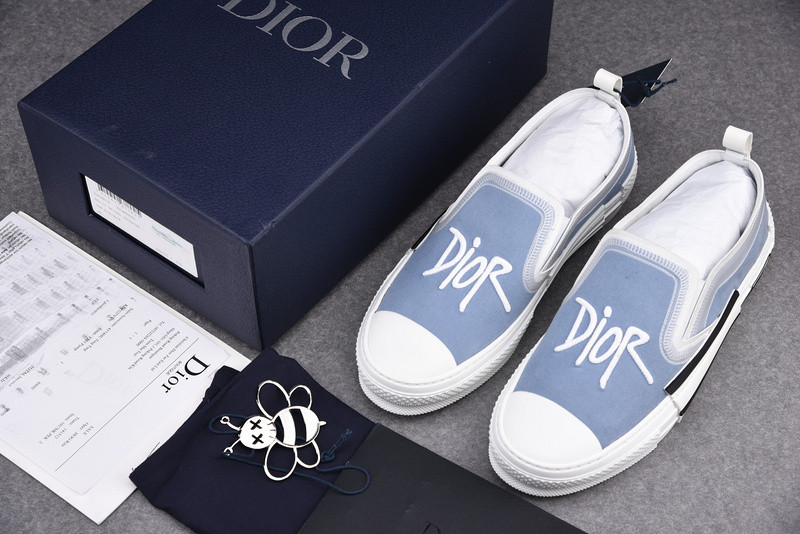 DR B23 Low Top Sneaker