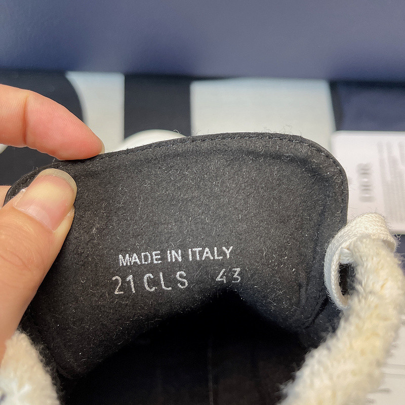 DR B23 High Top Sneaker