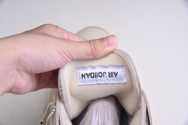 OFF White x Air Jordan 4 “Sail” CV9388-100