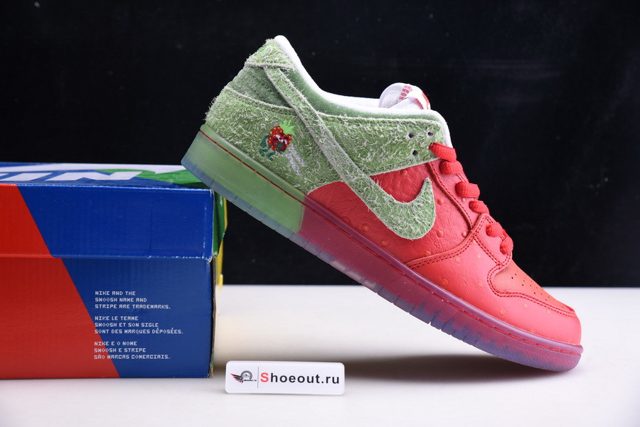 Nike SB Dunk Low “Strawberry Cough” CW7093-601