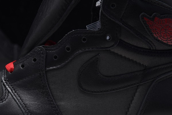 Air Jordan 1 Retro High OG “Black Satin” 555088-060