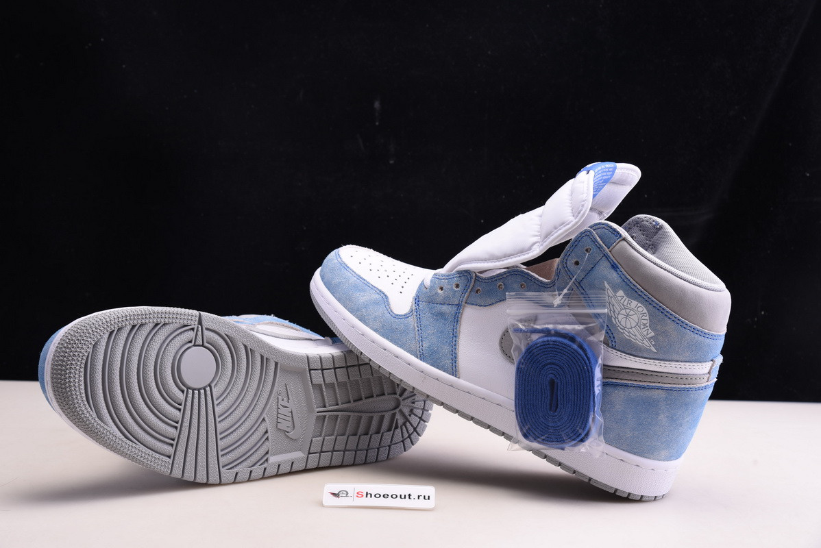 Air Jordan 1 High OG “Hyper Royal” 555088-402