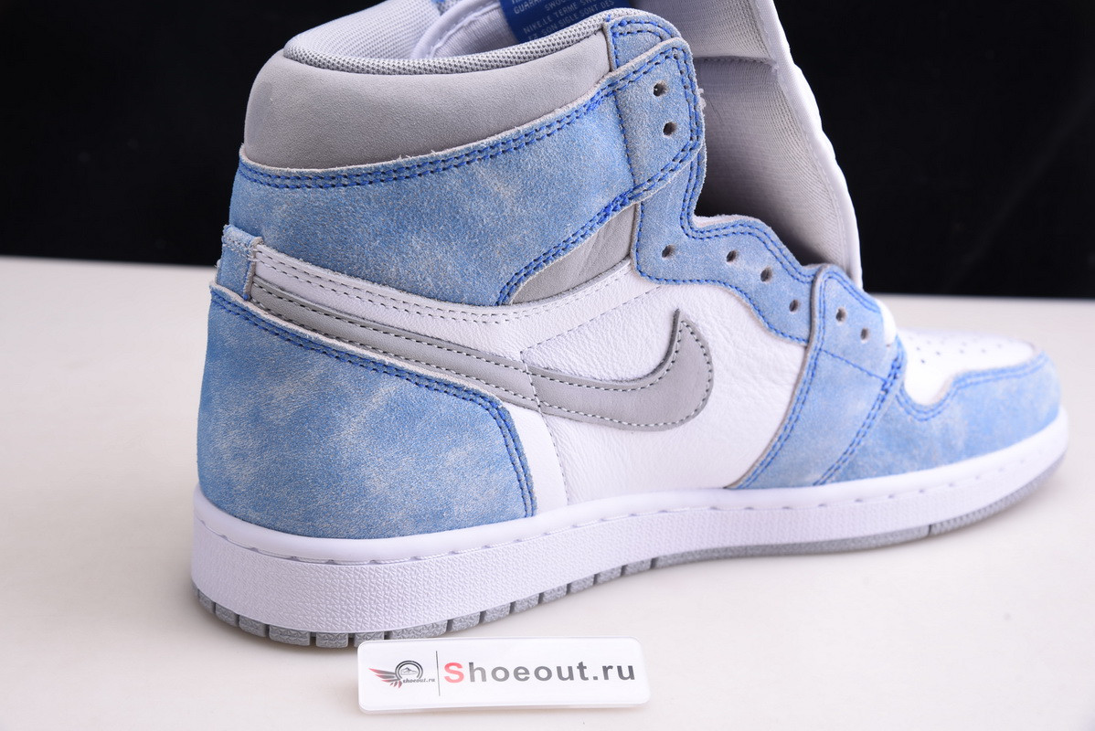 Air Jordan 1 High OG “Hyper Royal” 555088-402