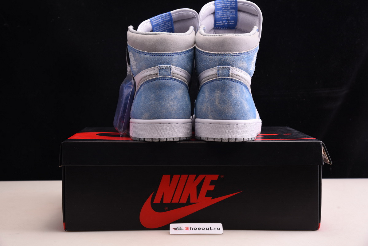 Air Jordan 1 High OG “Hyper Royal” 555088-402