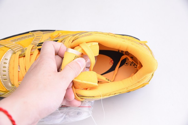 OFF White x Nike Air Rubber Dunk “University Gold” CU6015-700