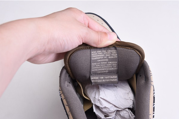 Travis Scott x Nike SB Dunk Low CT5053-001