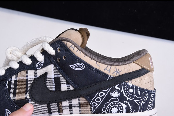 Travis Scott x Nike SB Dunk Low CT5053-001