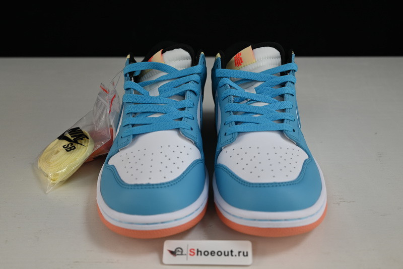 Kyrie Irving x Nike Dunk Low DN4179-400