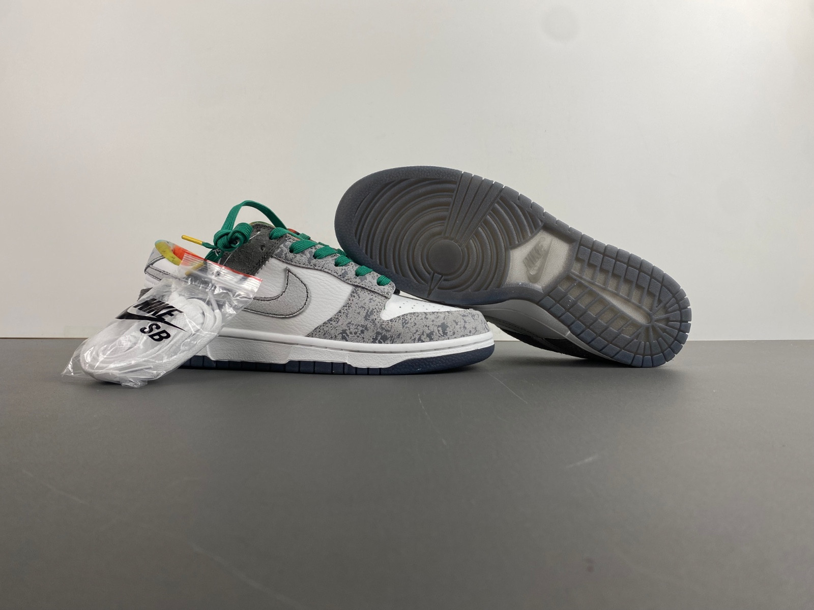 Nike Dunk Low “Philly” HF4840-068