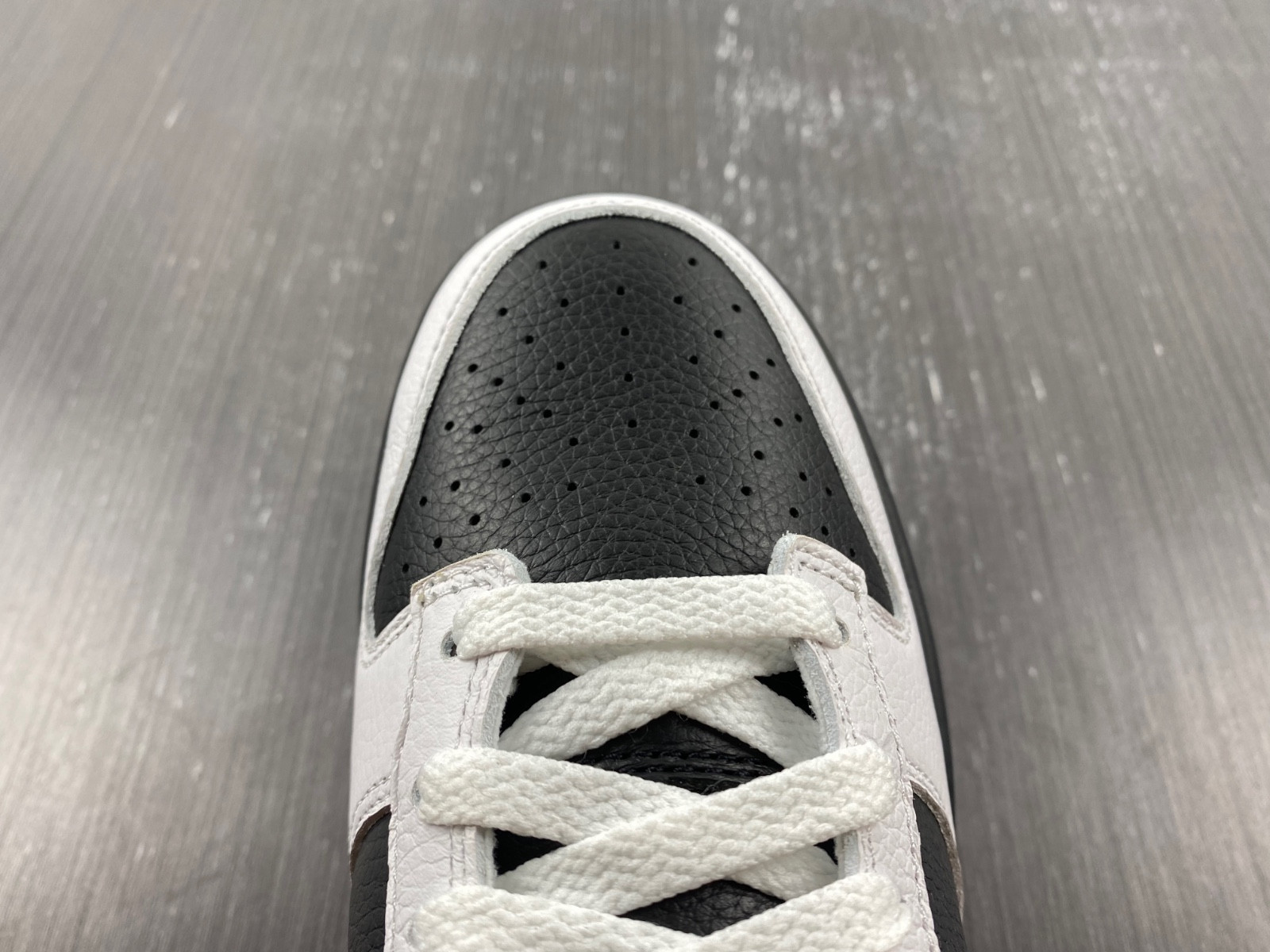 Nike Dunk Low “Reverse Panda” FD9064-011