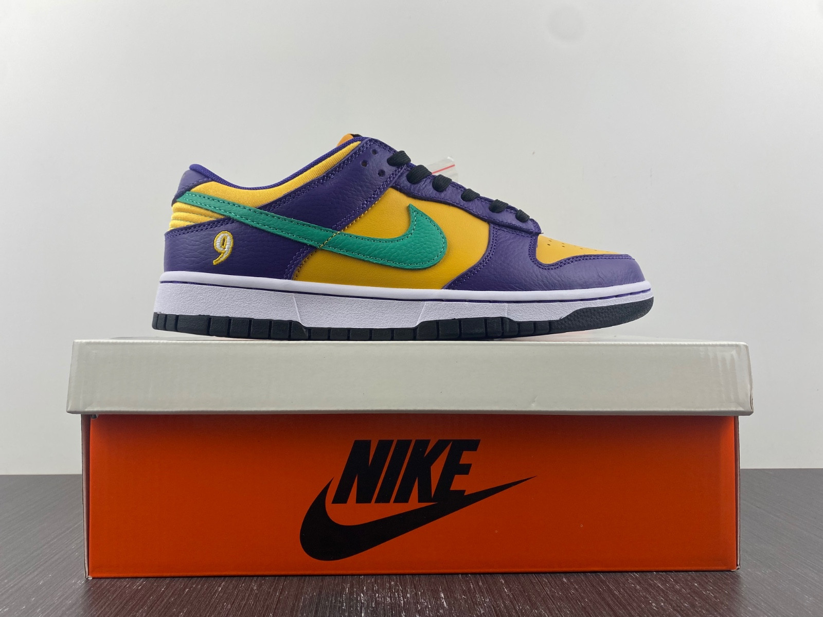 Nike Dunk Low “Lisa Leslie” DO9581-500