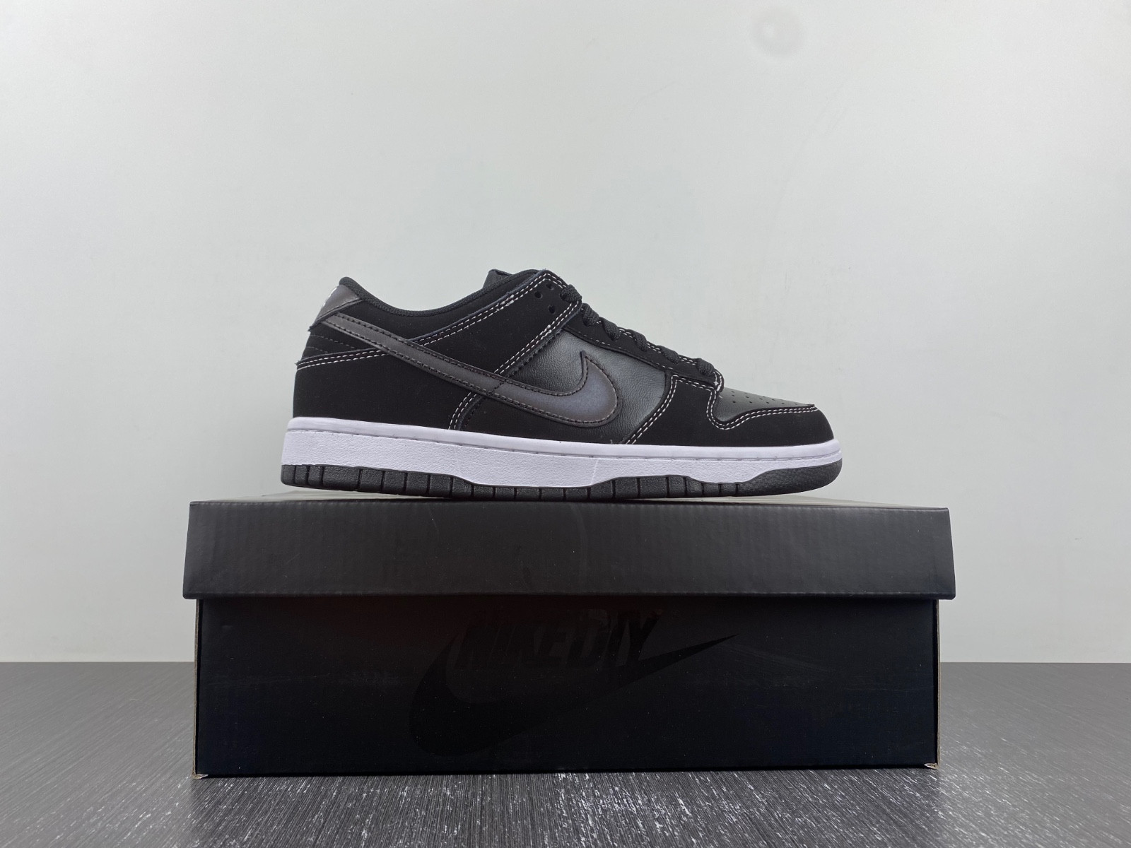 Nike Dunk Low “Airbrush ” FD6923-001