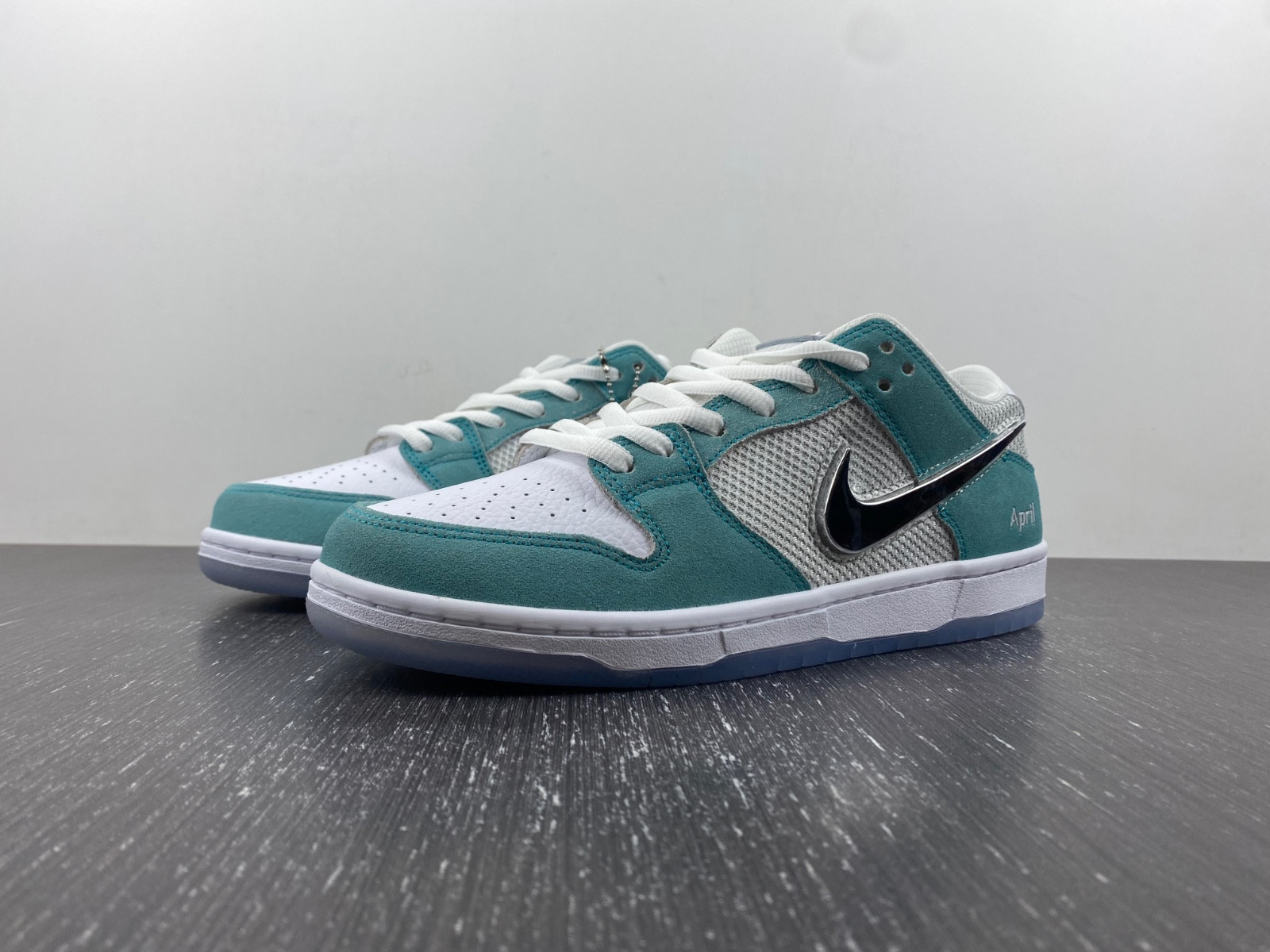 Dunk Low FD2562-400