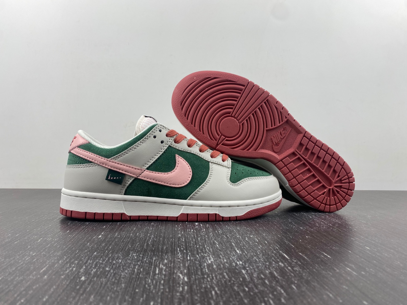 Nike SB Dunk Low FN8923-061