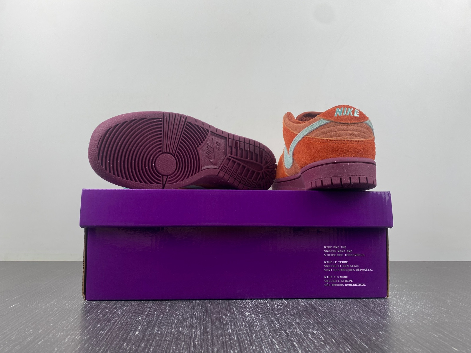 Nike SB Dunk Low “Mystic Red” DV5429-601