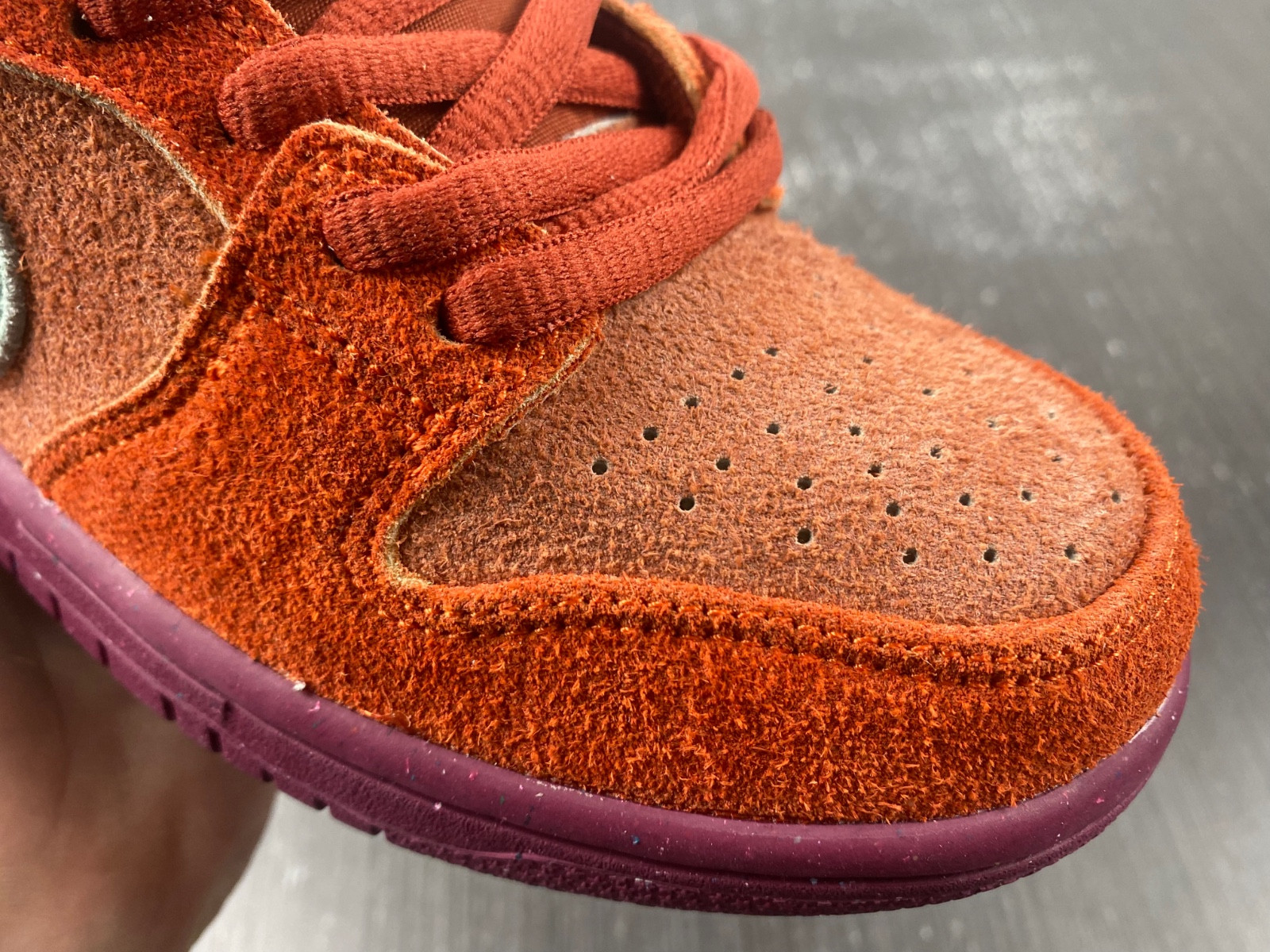 Nike SB Dunk Low “Mystic Red” DV5429-601