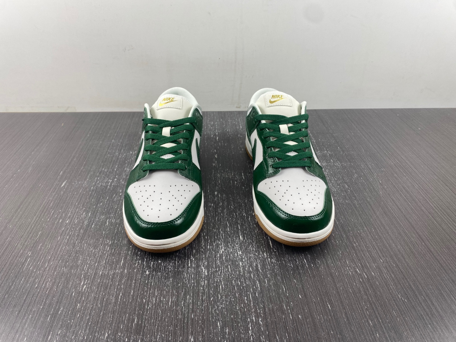 Nike Dunk Low LX WMNS “Green Ostrich” FJ2260-002