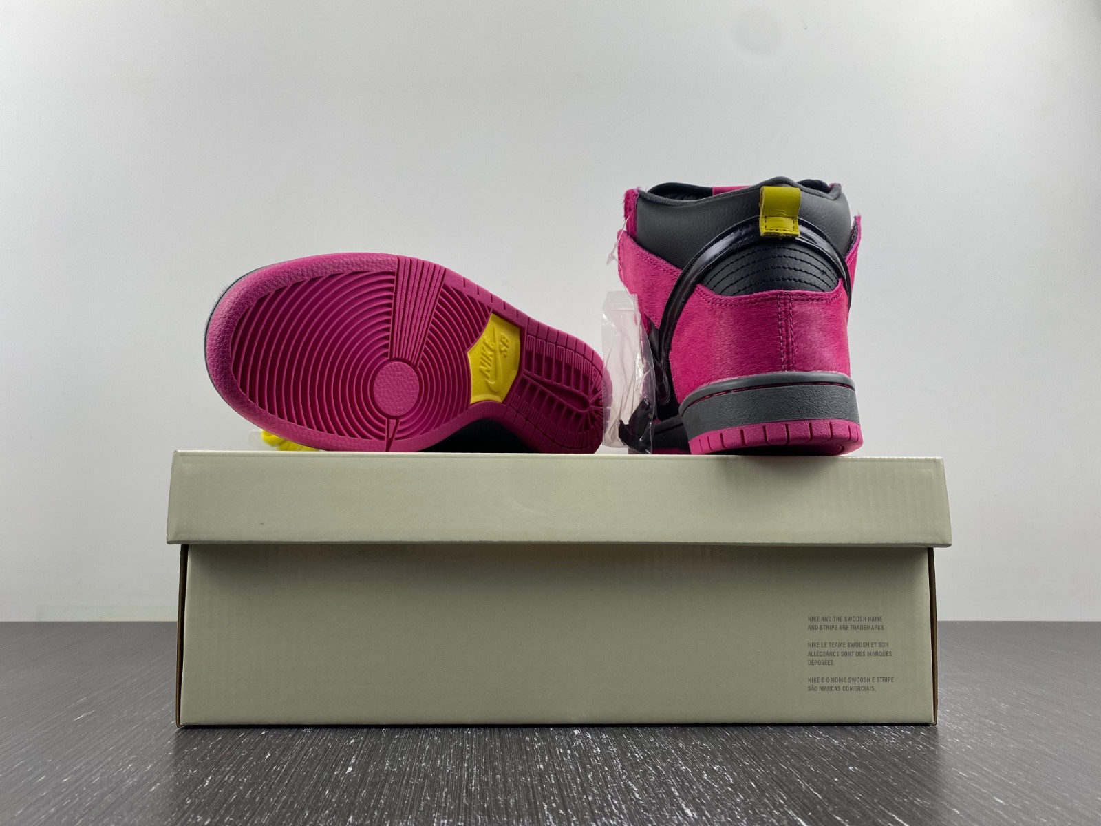 Run The Jewels x Nike SB Dunk High DX4356-600