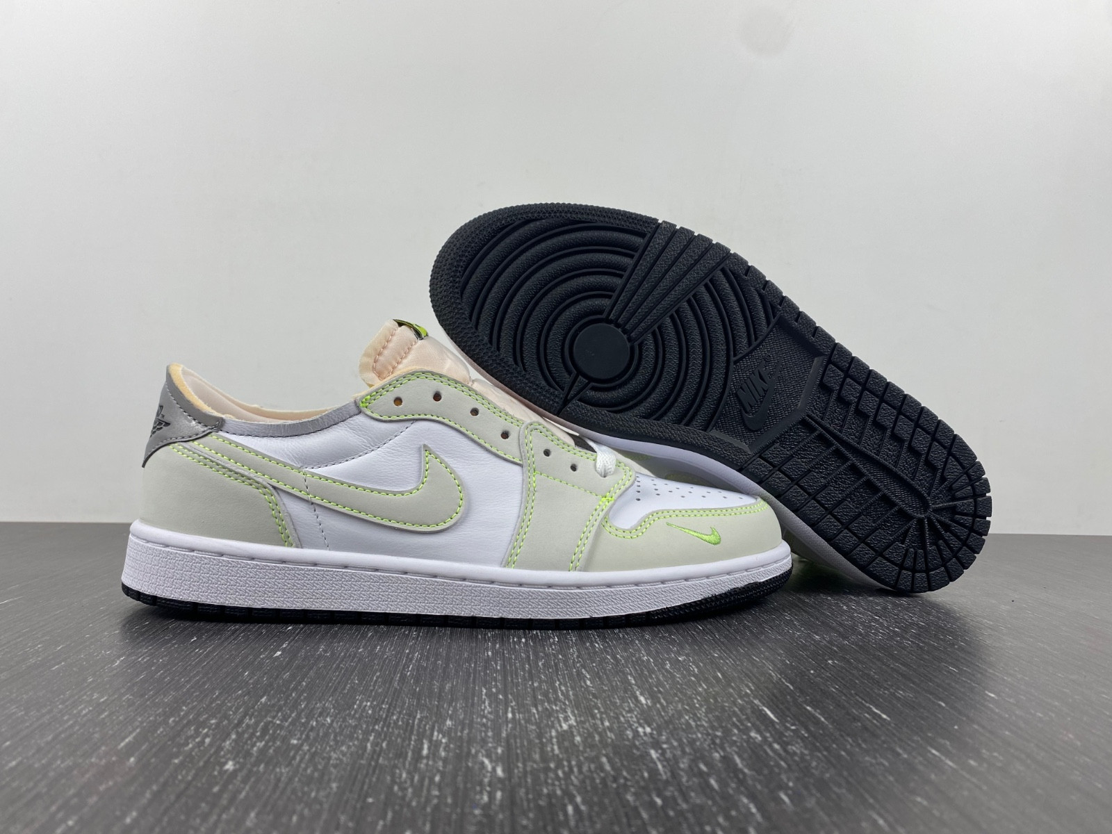 Jordan 1 Retro Low White Ghost Green Black  DM7837-103