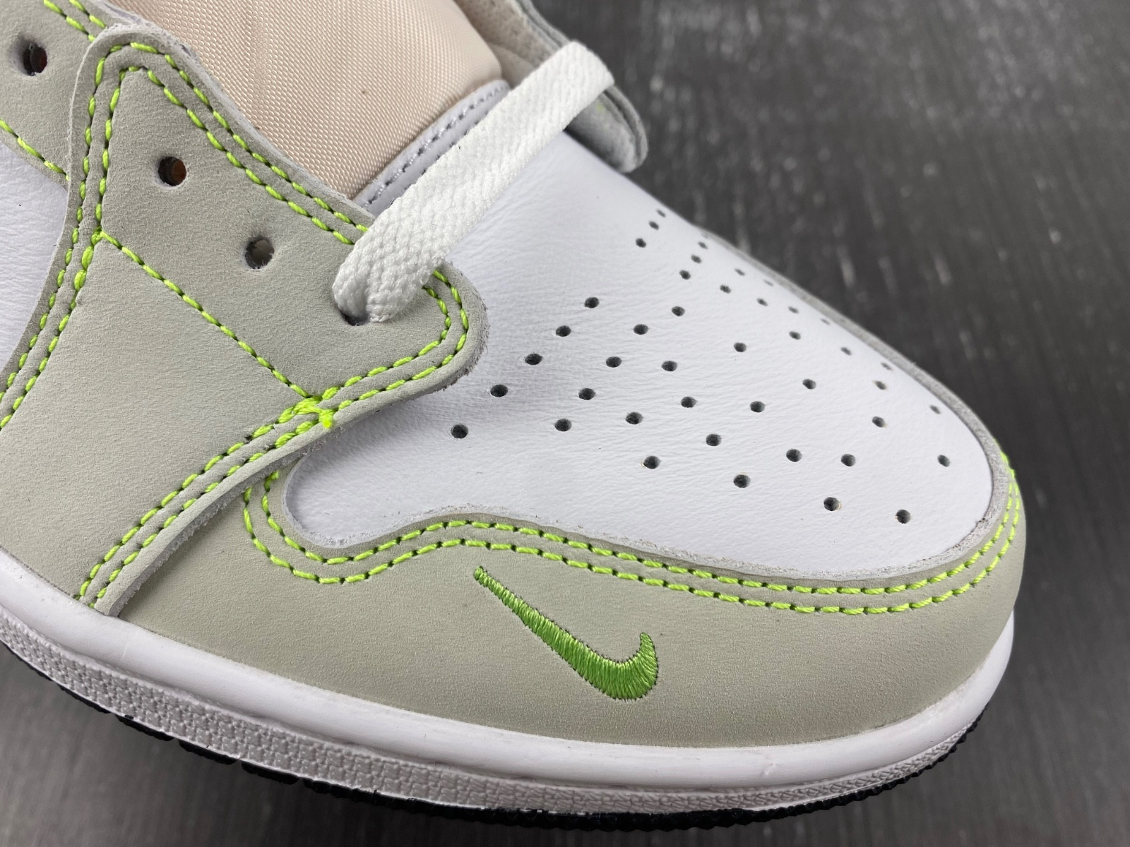 Jordan 1 Retro Low White Ghost Green Black  DM7837-103