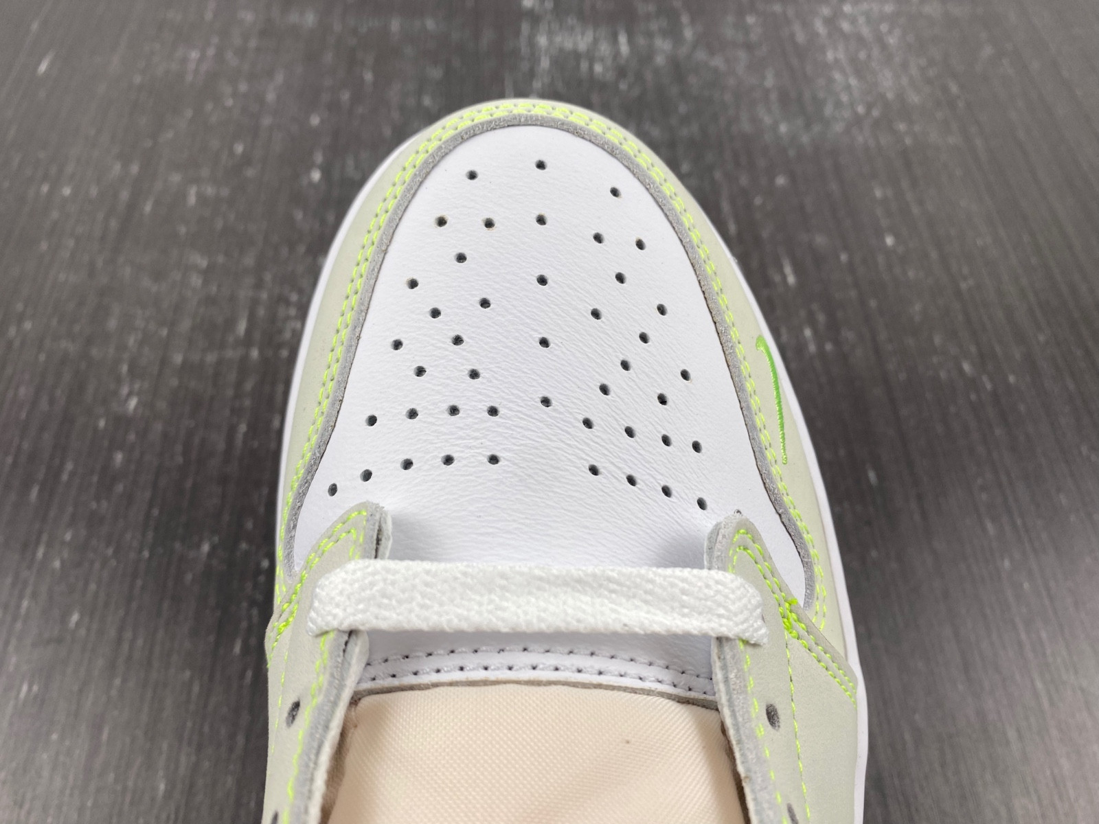 Jordan 1 Retro Low White Ghost Green Black  DM7837-103