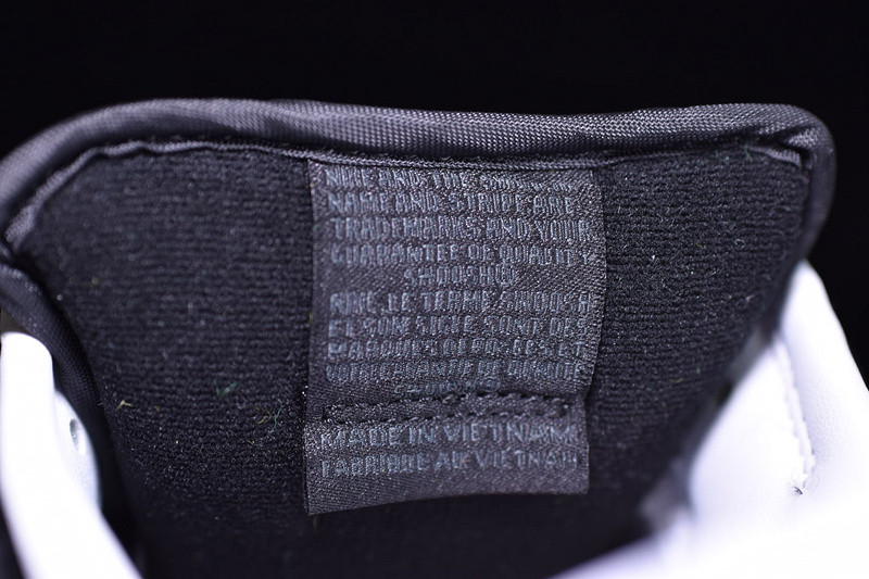 Medicom Toy x Nike SB Dunk Low CZ5127-001