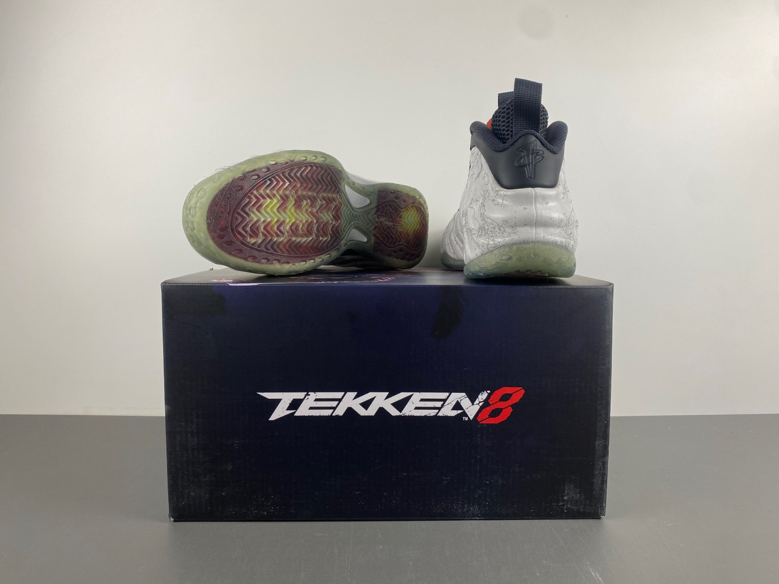 TEKKEN 8 x Nike Air Foamposite One “Jin Kazama” HF6367-001