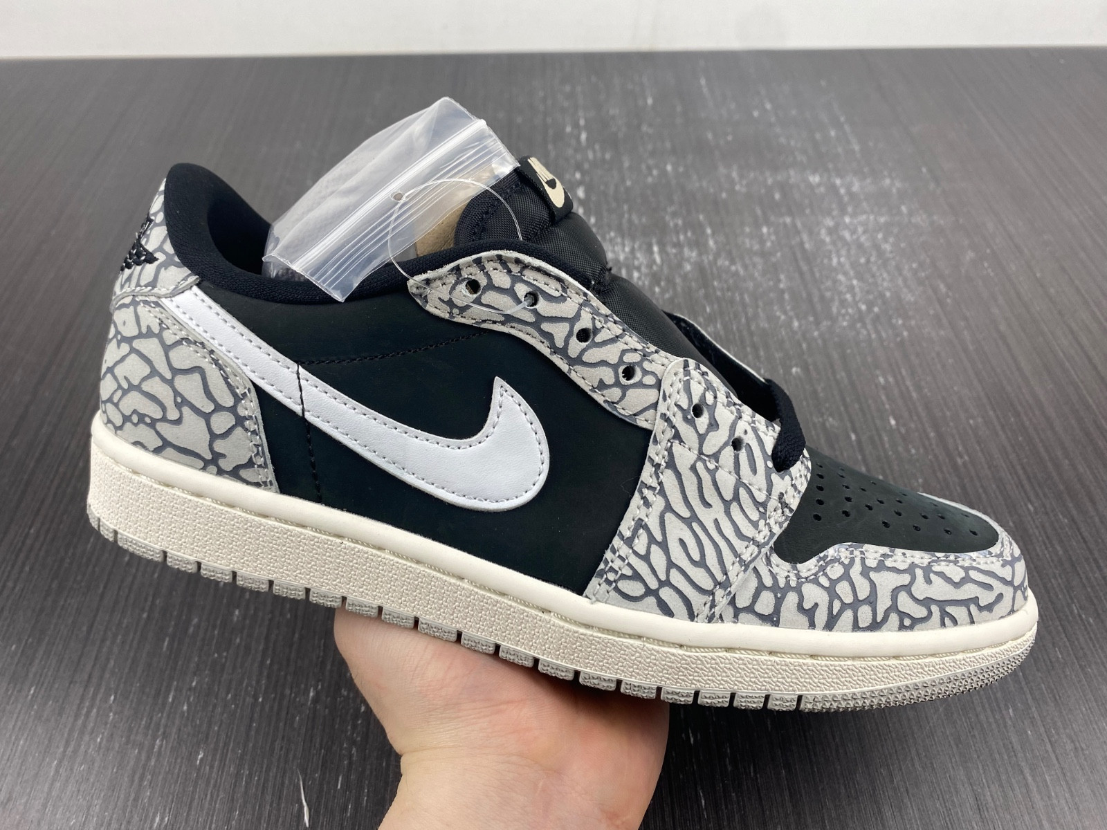 Air Jordan 1 Low OG “Black Cement”  CZ0790-001