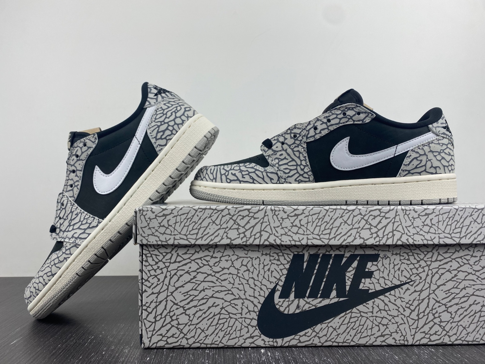 Air Jordan 1 Low OG “Black Cement”  CZ0790-001