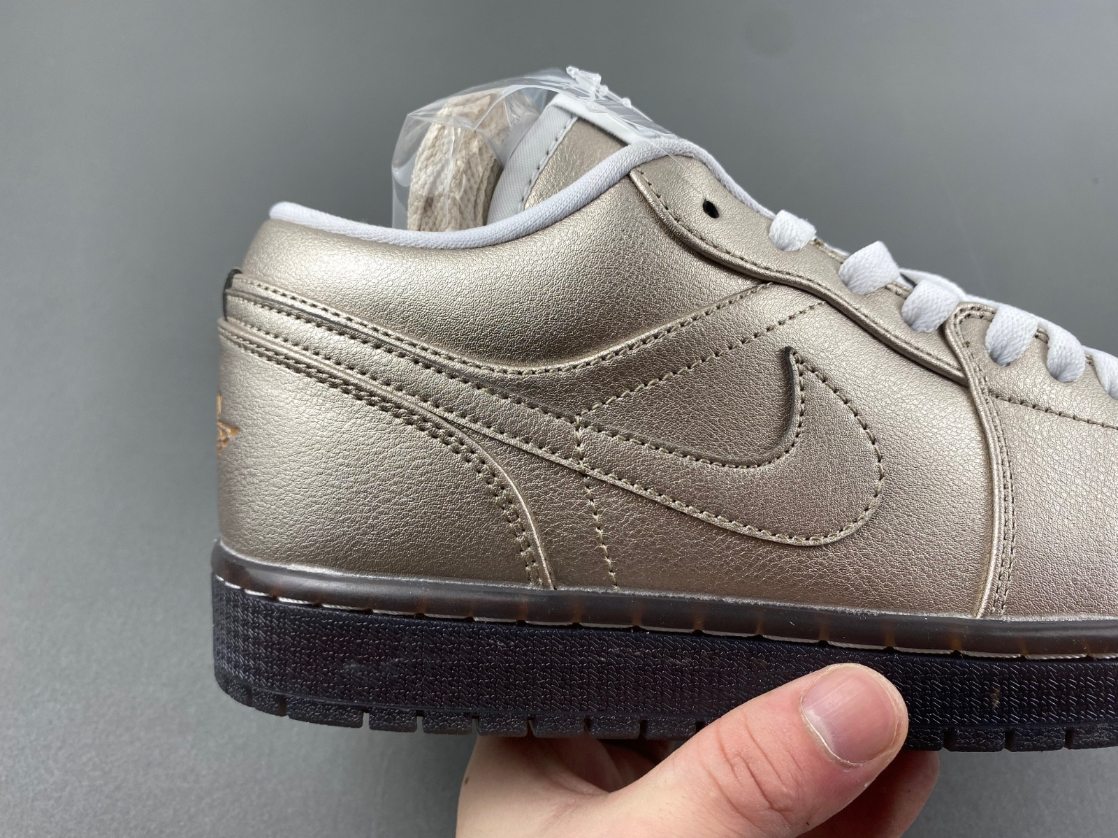 Air Jordan 1 Low SE “Metallic Zinc” (W) HQ3529-099