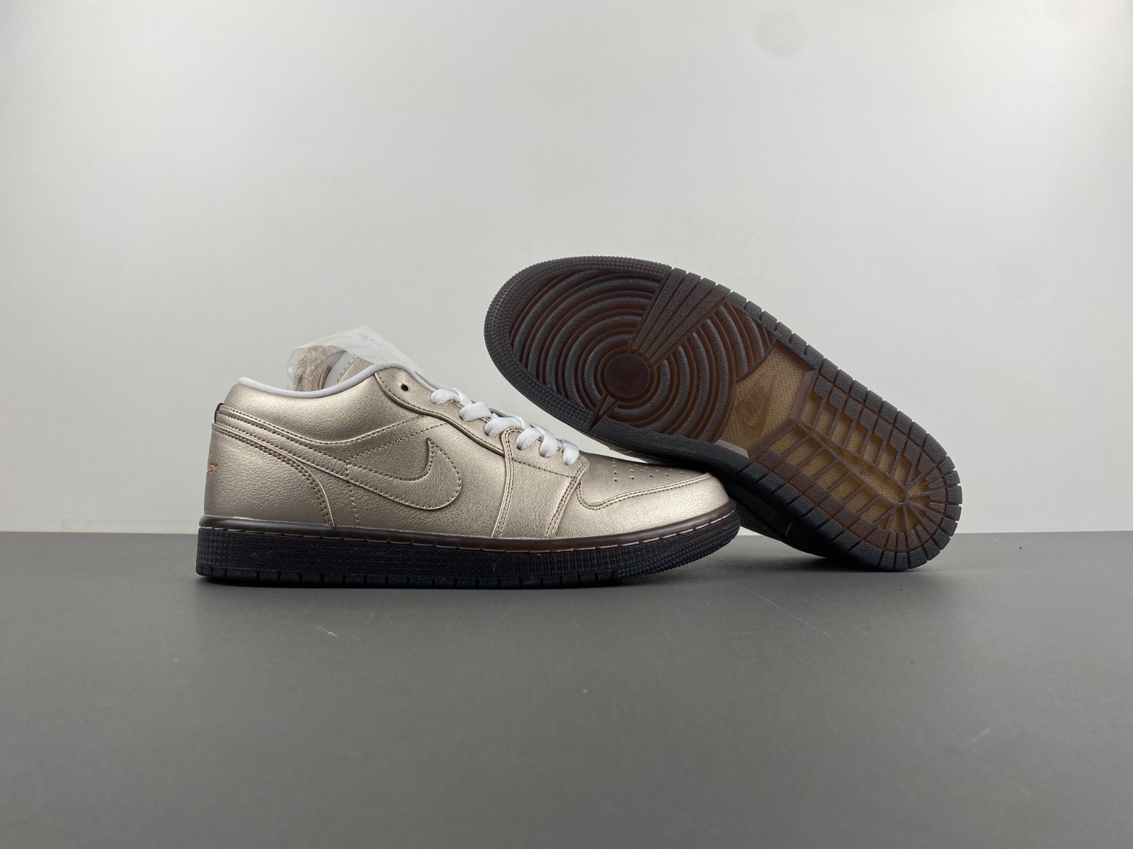 Air Jordan 1 Low SE “Metallic Zinc” (W) HQ3529-099