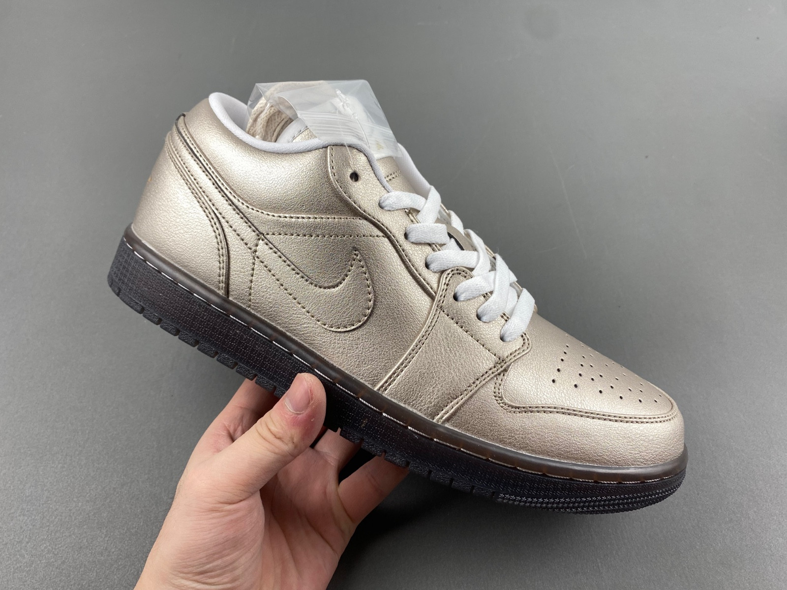 Air Jordan 1 Low SE “Metallic Zinc” (W) HQ3529-099