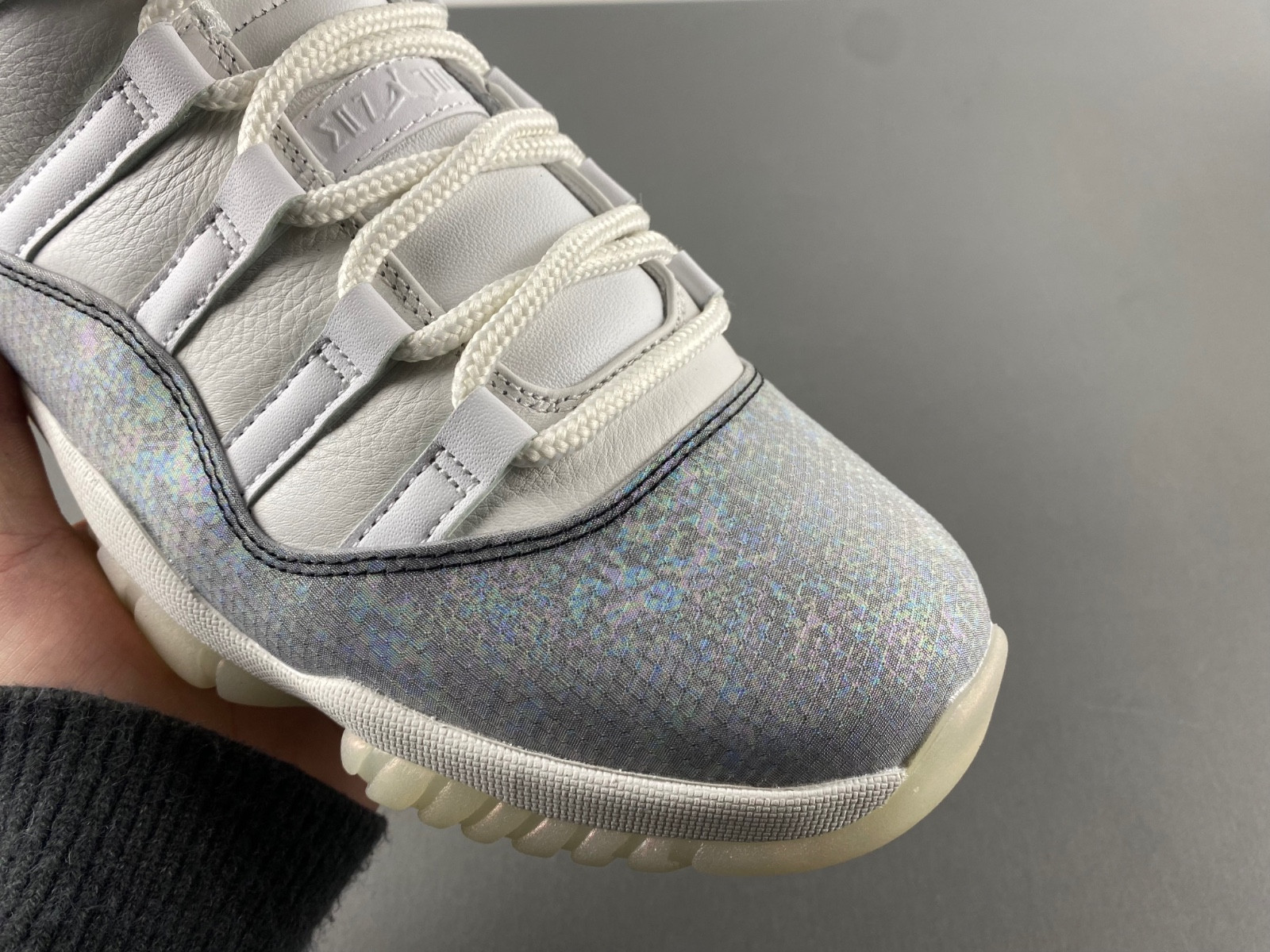 Air Jordan 11 HQ7000-001