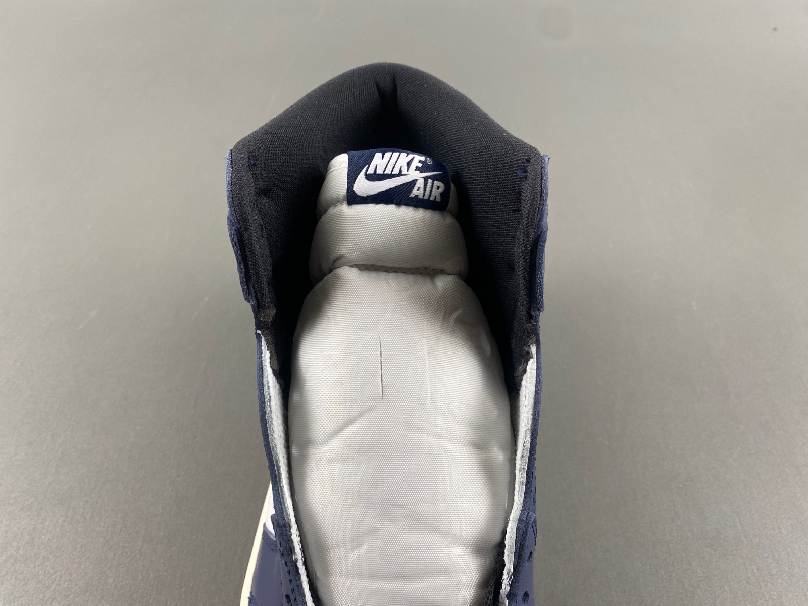 Air Jordan 1 High OG “Midnight Navy” DZ5485-401