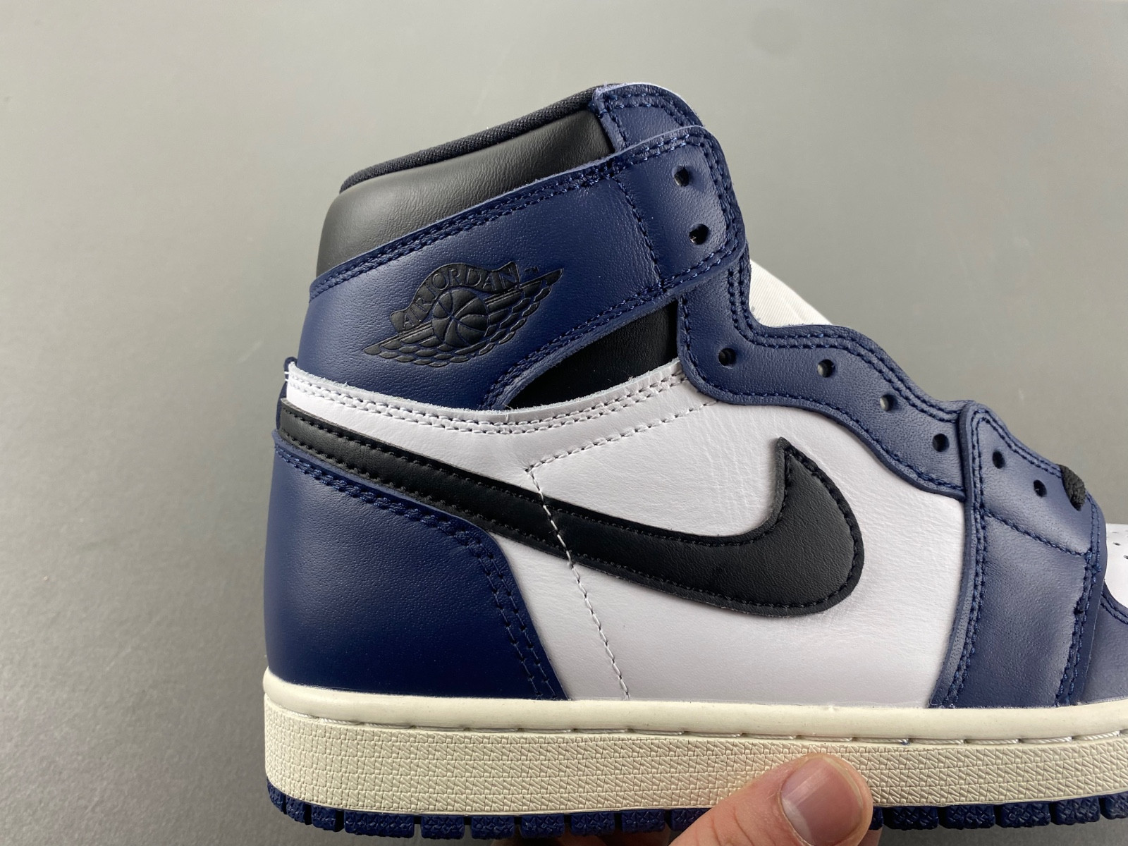 Air Jordan 1 High OG “Midnight Navy” DZ5485-401