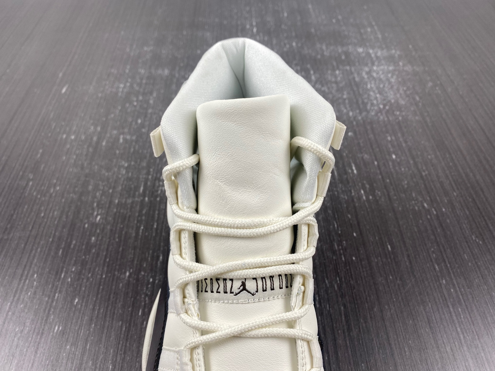 Air Jordan 11 WMNS “Neapolitan” AR0715-101