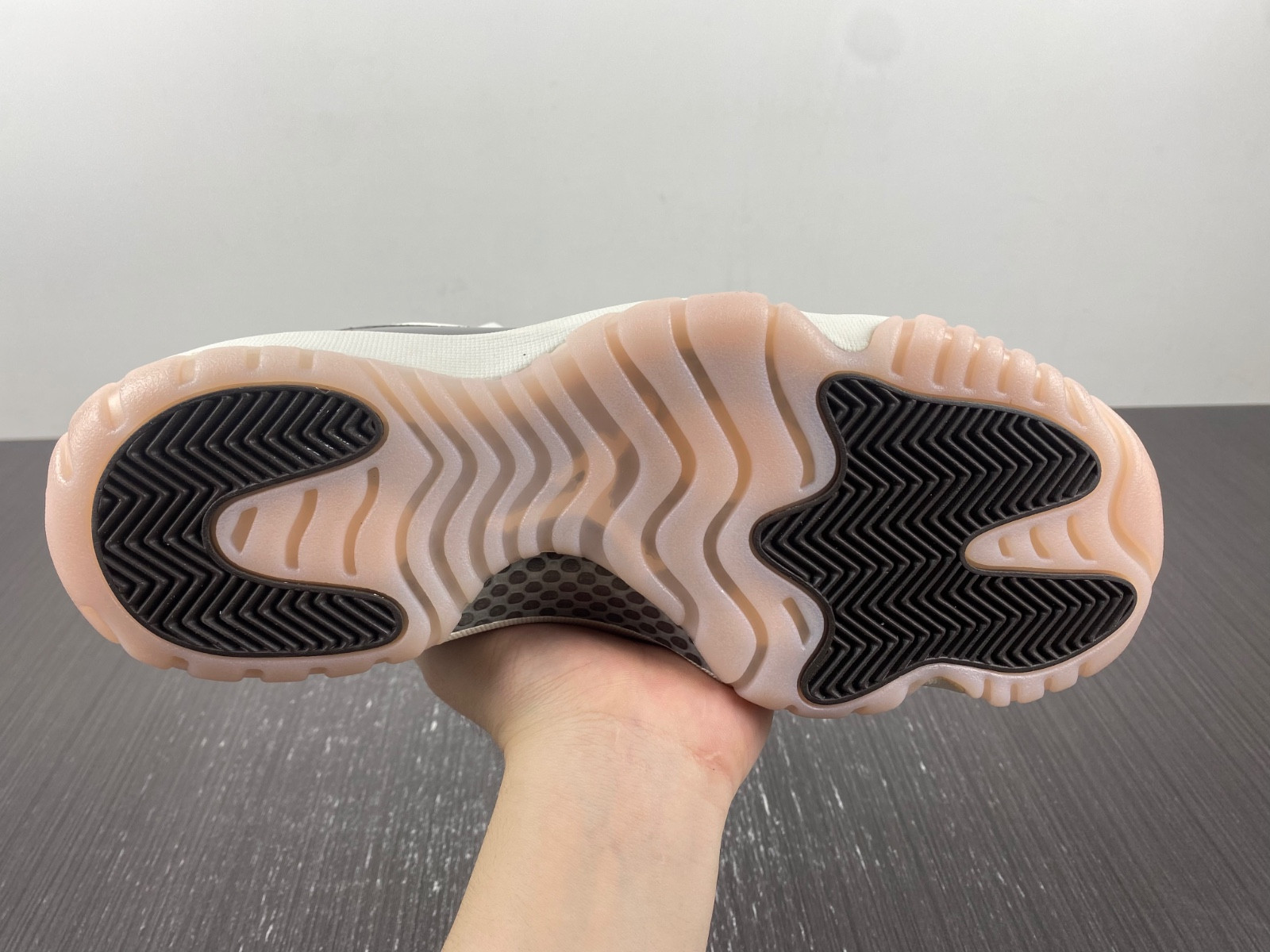 Air Jordan 11 WMNS “Neapolitan” AR0715-101