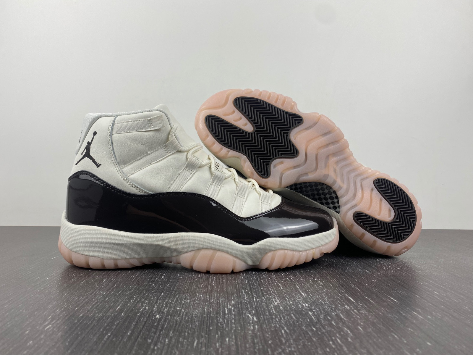 Air Jordan 11 WMNS “Neapolitan” AR0715-101