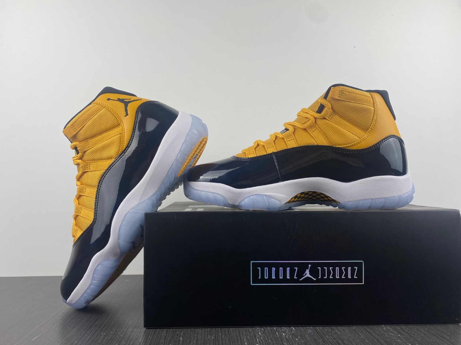 Air Jordan 11 CT8012-118