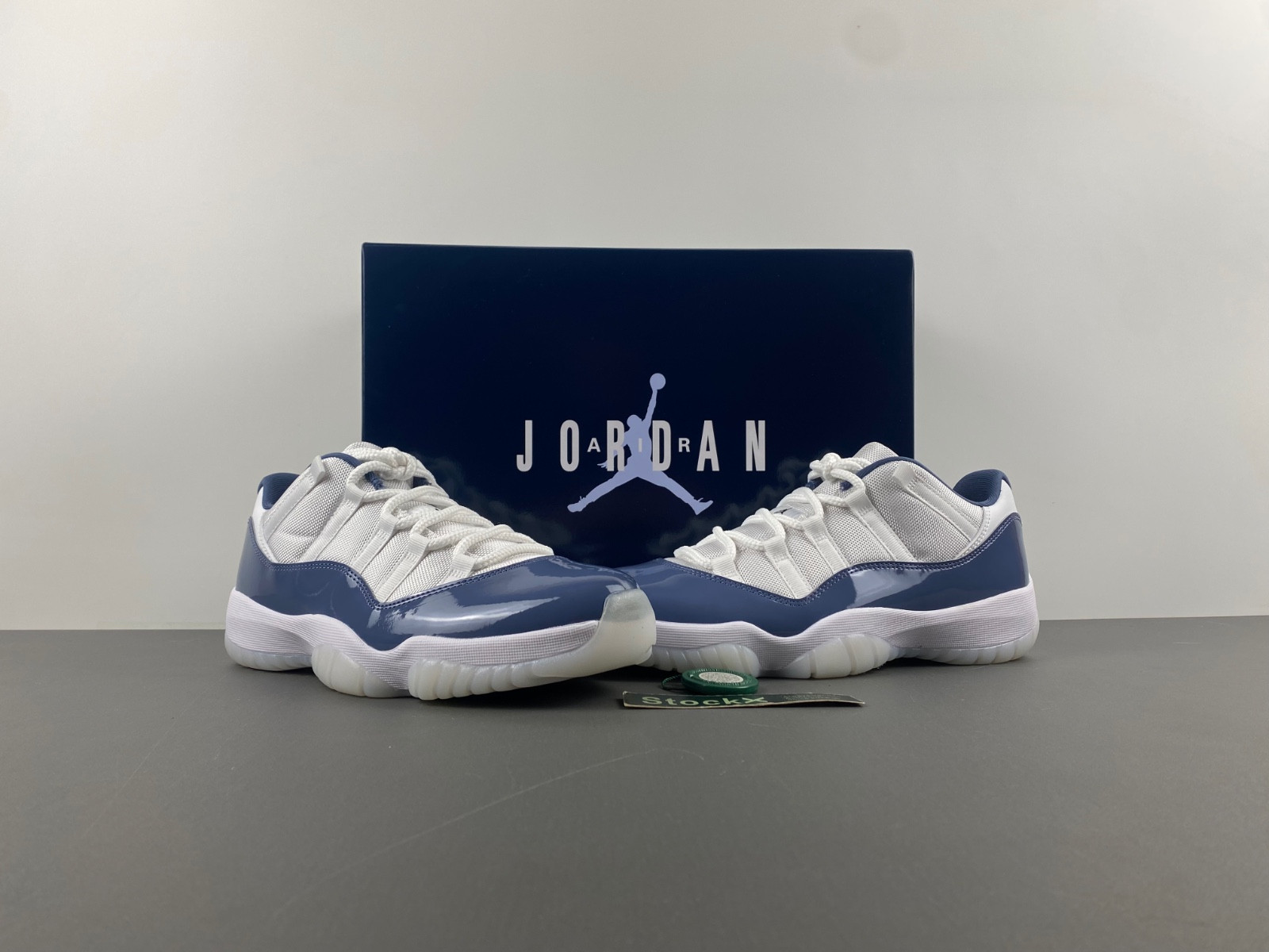Air Jordan 11 Low FV5104-104