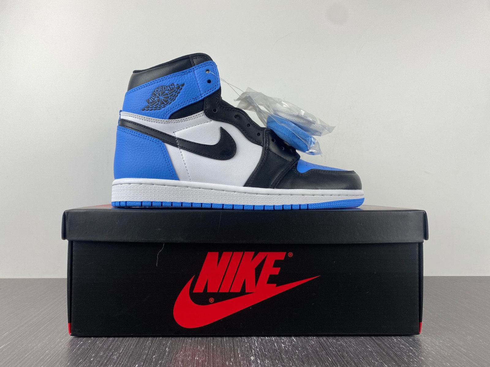 Air Jordan 1 High OG “University Blue” DZ5485-400