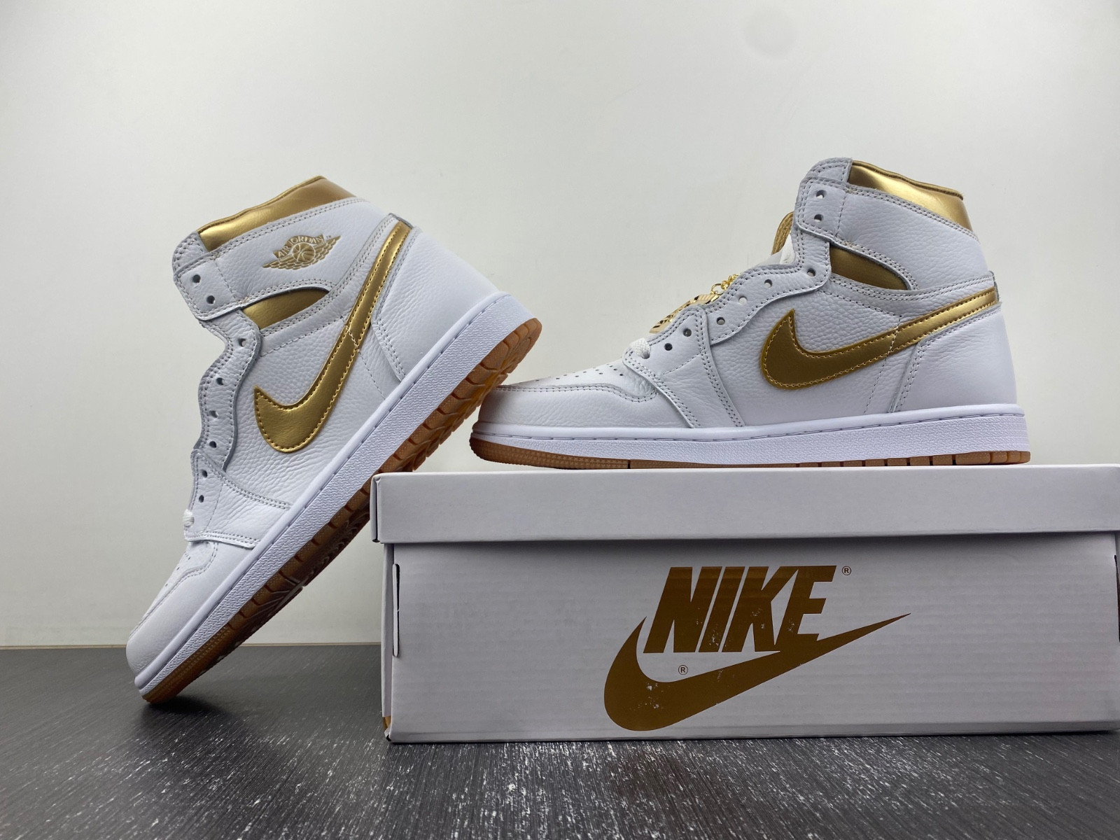 Air Jordan 1 High OG WMNS “Metallic Gold” FD2596-107