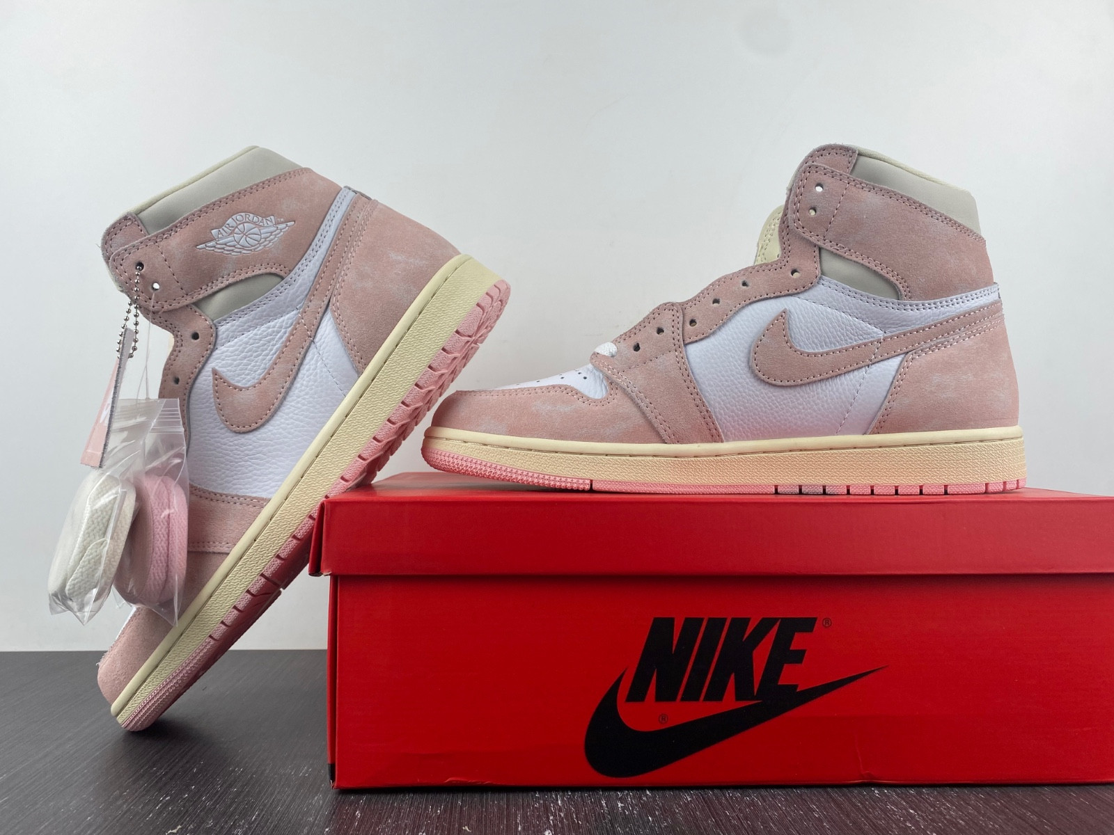 Air Jordan 1 High OG WMNS “Washed Pink” FD2596-600