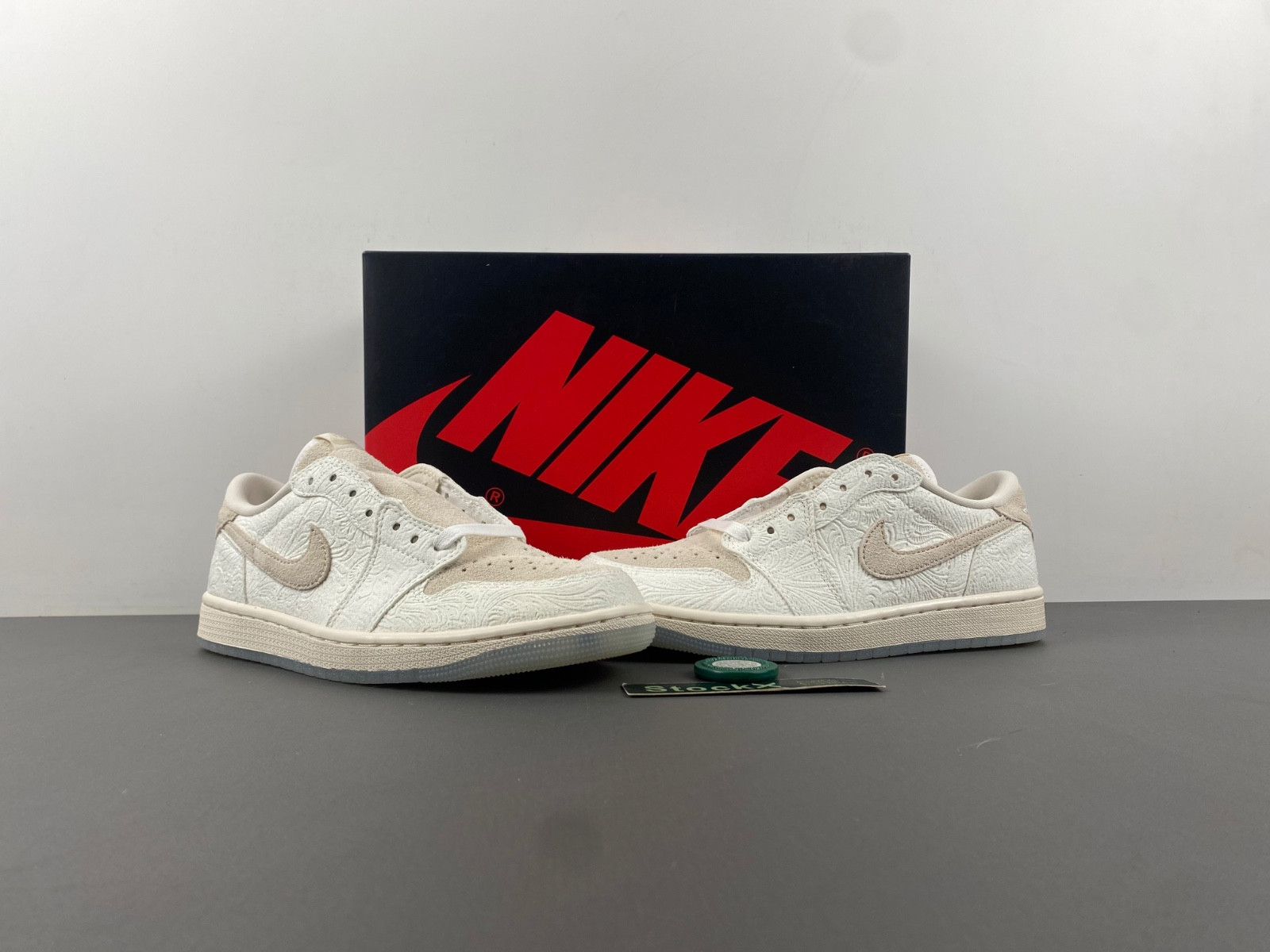 Chris Paul x Air Jordan 1 Low OG “Give Them Flowers” FZ0455-200