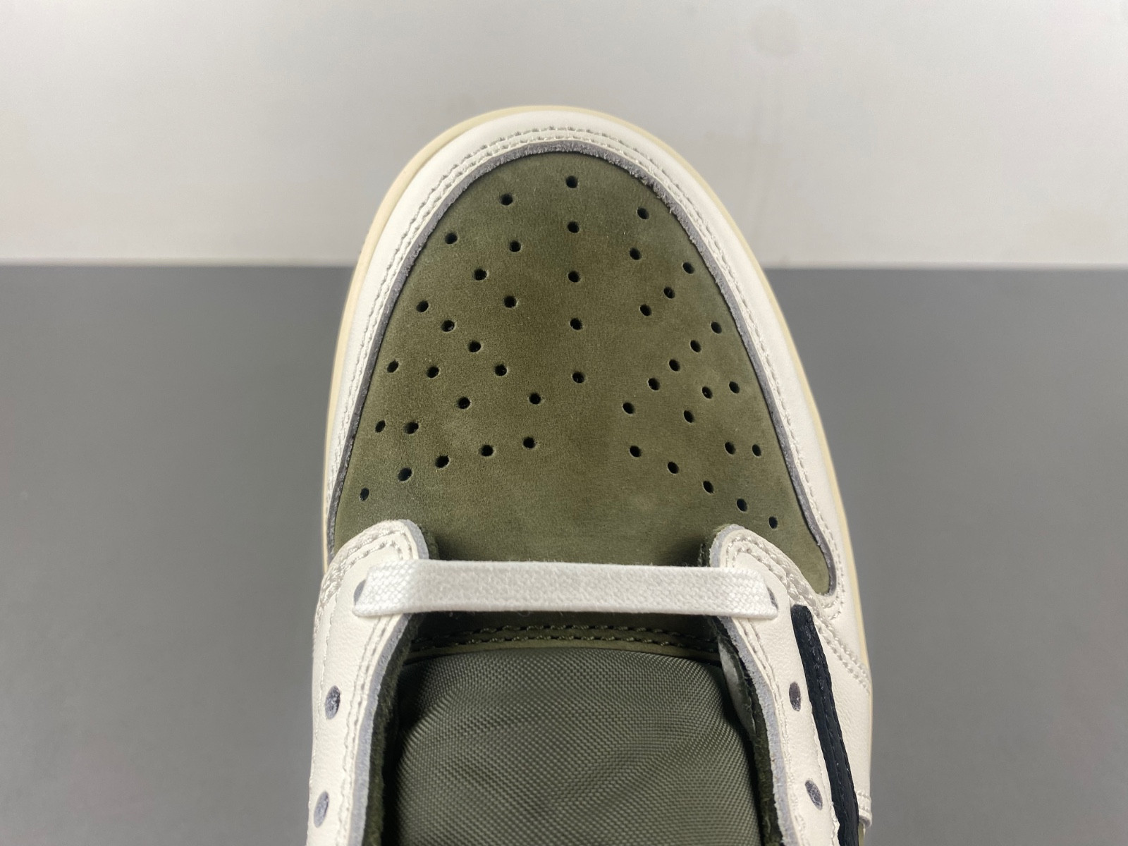 Travis Scott x Air Jordan 1 Low OG DM7866-200